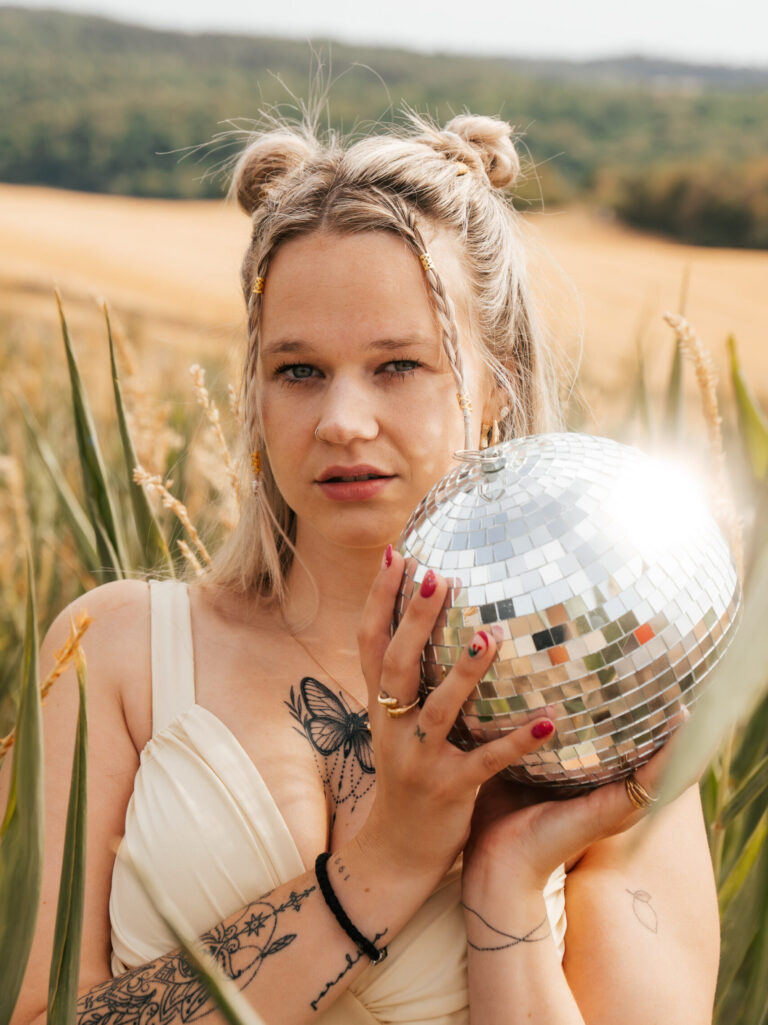 Jenni-09-08-2026-22